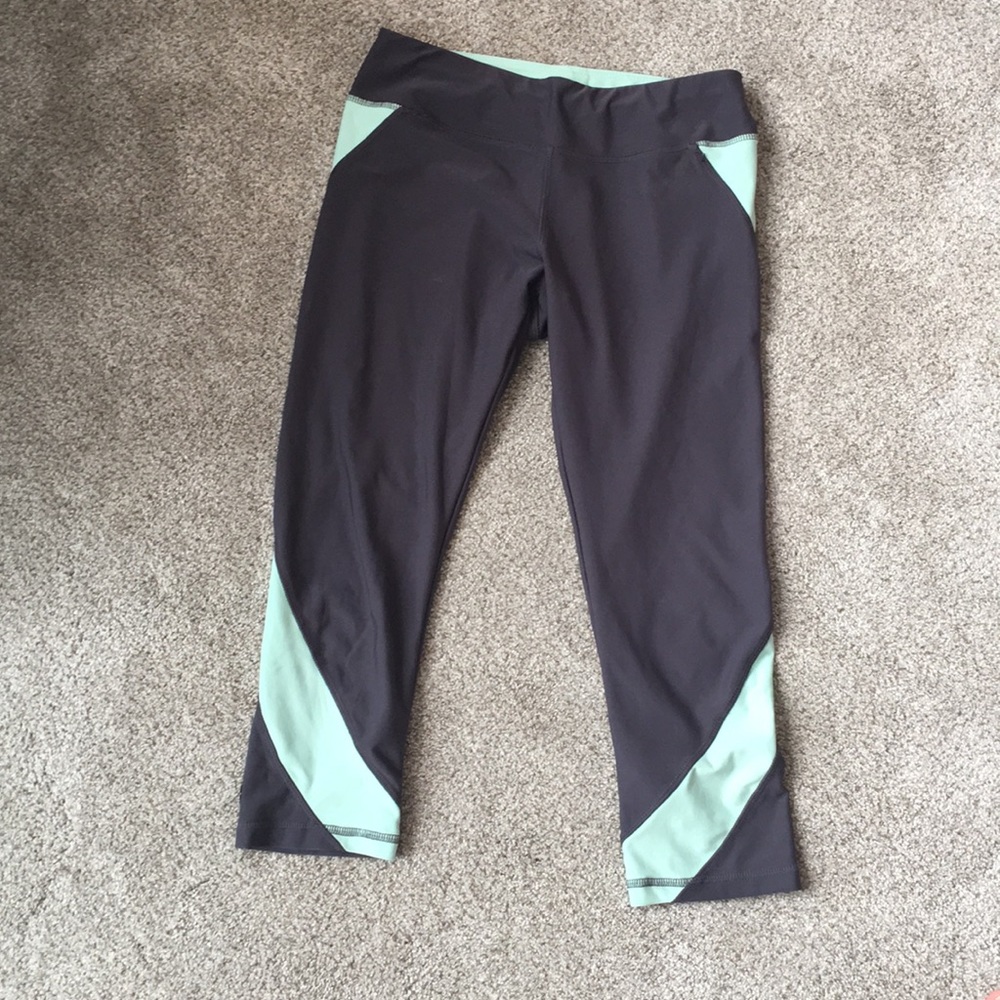 Two capris - Picture 3 of 8